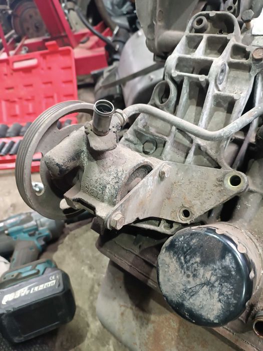 Генератор Пежо 405 Насос гур Peugeot 405 Генератор Пєжо