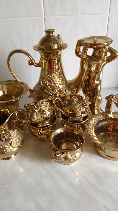 Сервиз кофейный с позолотой, состоит  из 10 предметов
