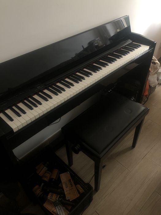 Roland Digital Piano F-110 + Banco