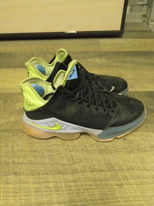 Продам кроссовки Nike Lebron 19