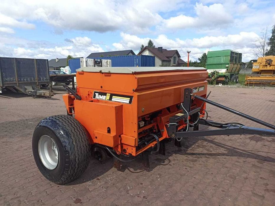 Siewnik zbożowy bezorkowy z podsiewaczem nawozu 2.5m.Tume