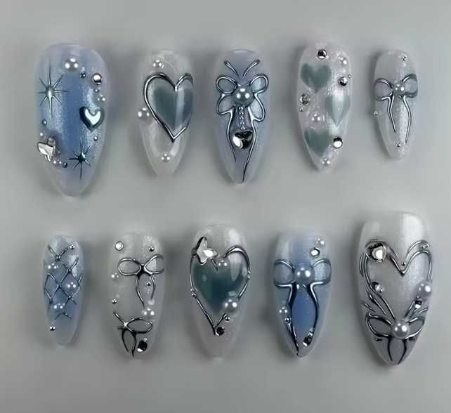 накладні нігті у корейському стилі y2k