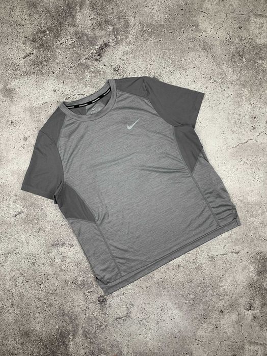 Жіноча термо футболка для занять спортом Nike Miller Dri-fit L