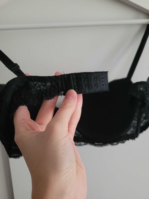 Intimissimi biustonosz balkonetka Sofia czarny koronka stanik 70C