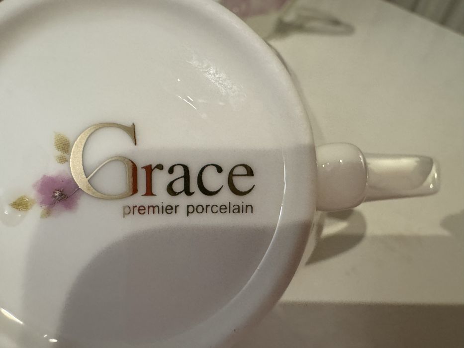 Продаю часть сервиза чайник сахарница молочник фарфор