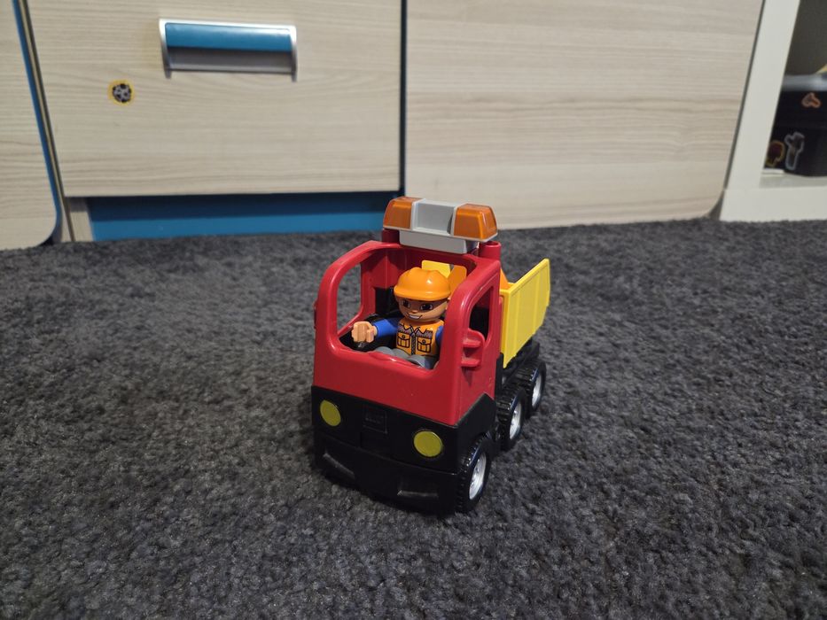 LEGO Duplo ciężarówka /  wywrotka + figurka budowniczego i akcesoria