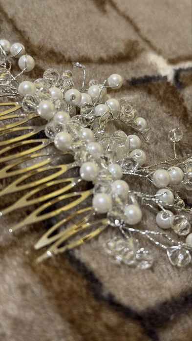 Весільна прикраса у волосся