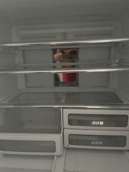 В звязку з переіздом продається Холодильник SHARP б/в великий