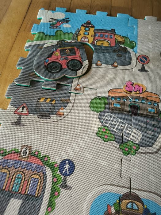 Vendo jardim puzzle de 9 peças da chicco