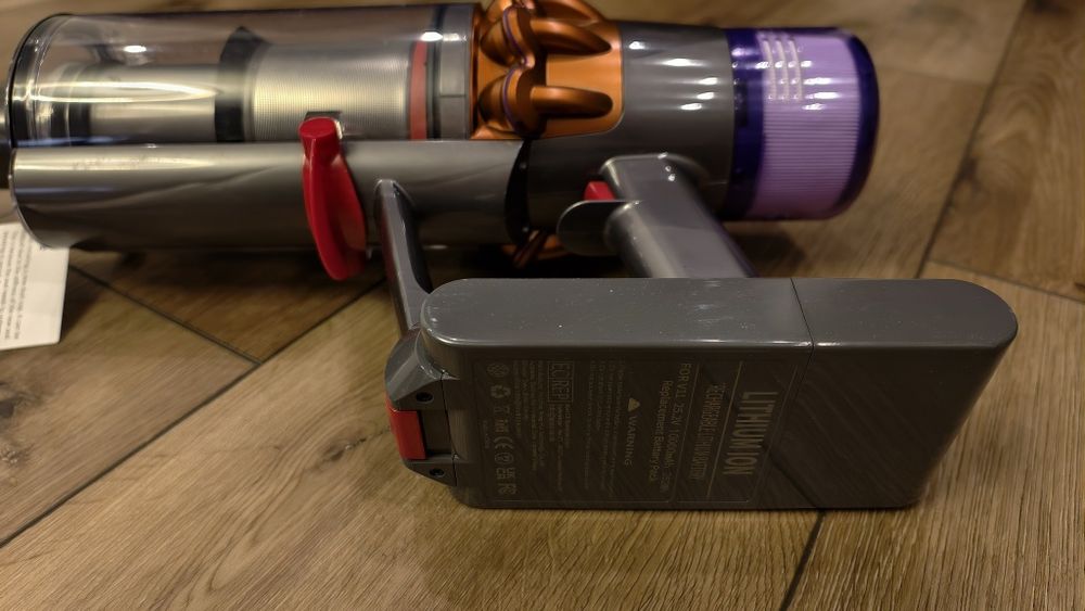Пилосос Dyson v15. Новий
