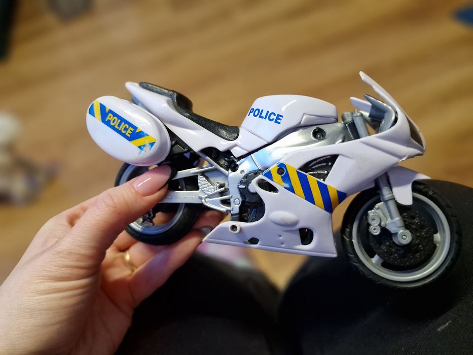 Motorek na baterie grający