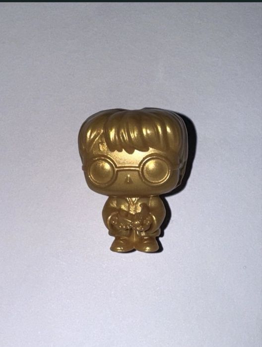 Продам золотий гаррі потер з кіндер