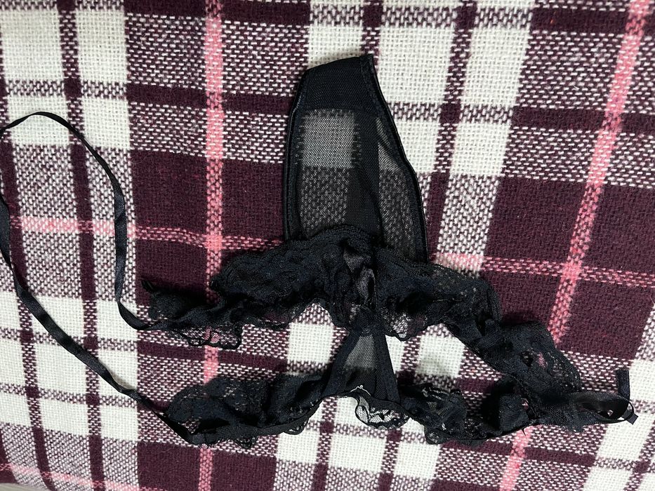 Чорні труси з підвʼязками