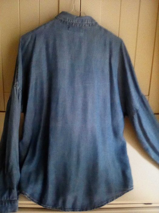 Camisa de ganga escura