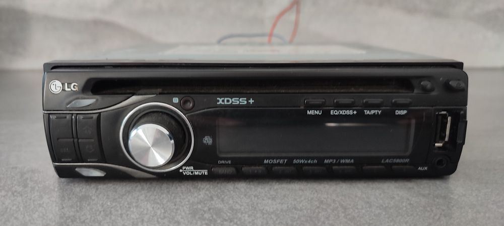 Radio LG LAC5800R z pilotem,okablowaniem i kieszenią