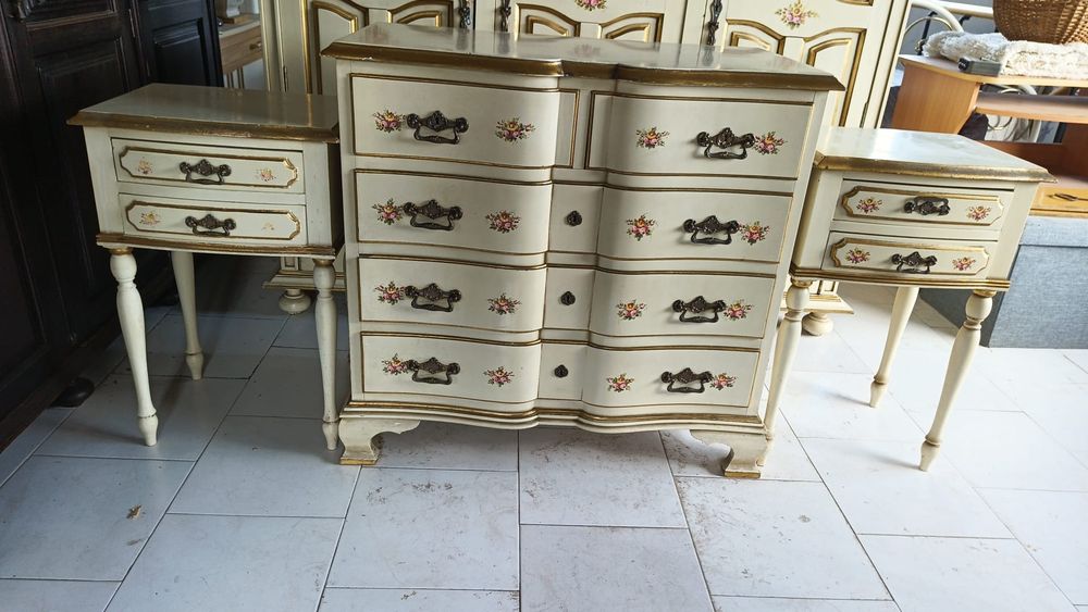 Roupeiro, Cómoda, mesinhas,todo o material 400€