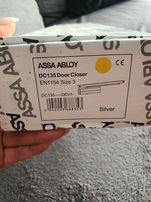 Samodomykacz firmy assa abloy