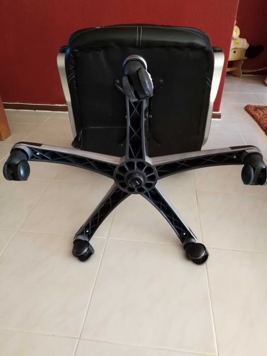 Cadeira de Escritório Negra