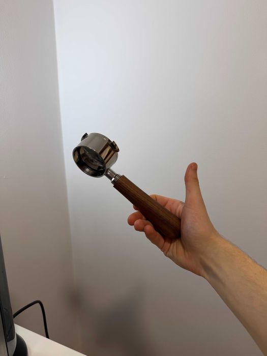 Кавоварка рожкова DELONGHI Dedica EC685.M