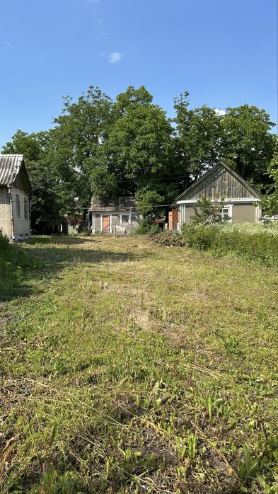 Земля і Частина будинку в центрі Довжка