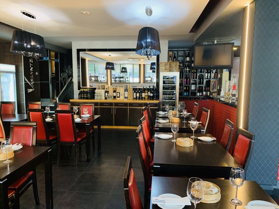 Cadeiras usadas madeira muito resistente