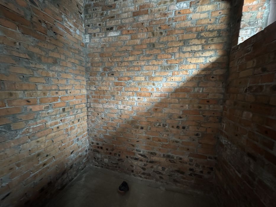 Продаж будинку Лезневе