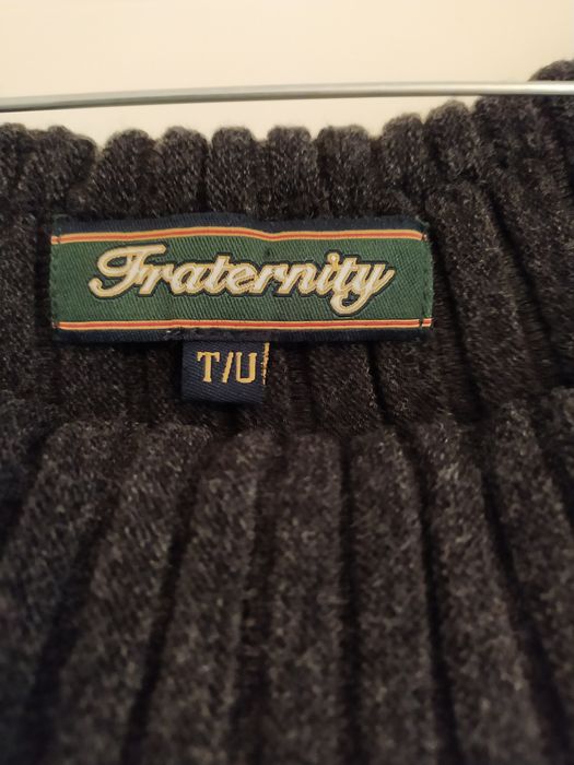 Sweterek z wykładanym golfem