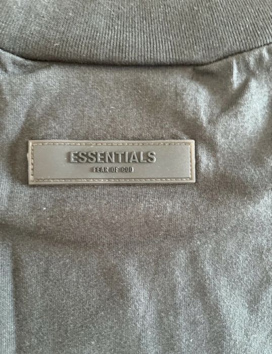 Koszulka essentials