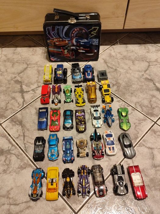 Tor Hot Wheels " Pętle grozy" + baterie+ samochody