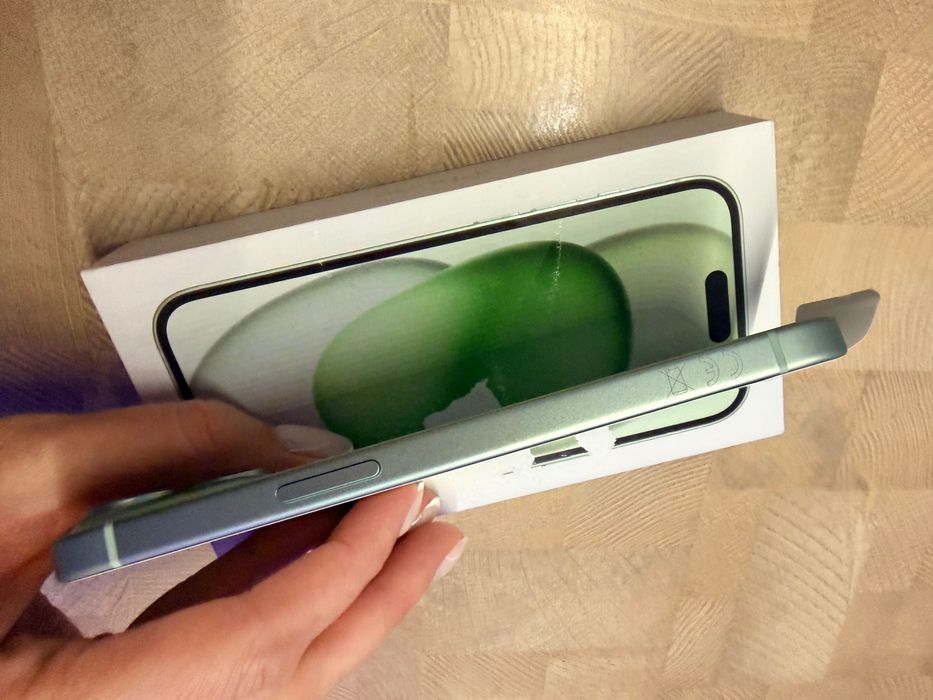 iPhone 15, zielony, nowy