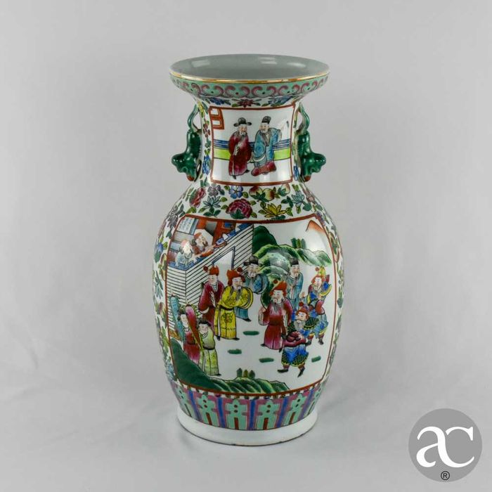 Jarrão porcelana da China, Mandarim, com pegas em forma de cães de foo