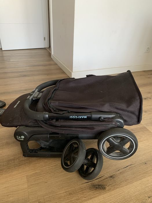 Carrinho de bebe maxi cosi lara 2 ( avião)