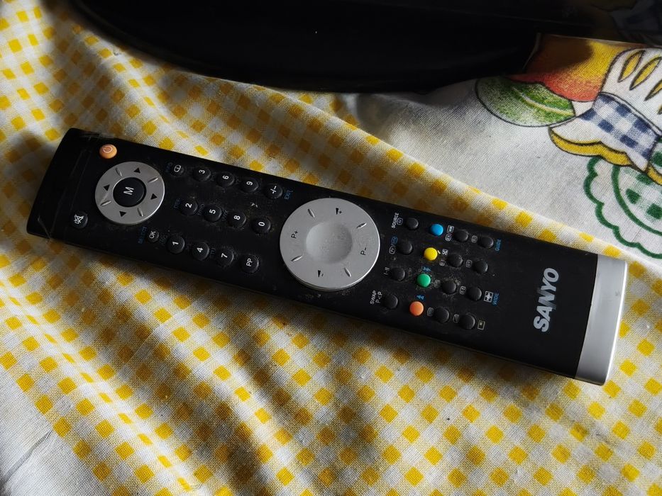 TV  pequena com HDMI