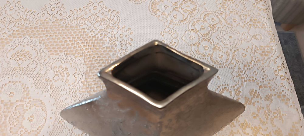 Wazon w kolorze starego złota glamour