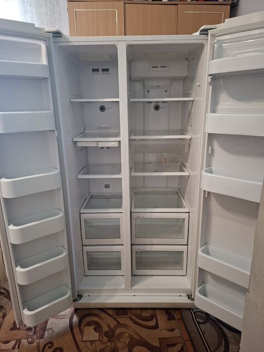 Холодильник Samsung Side-by-side.
