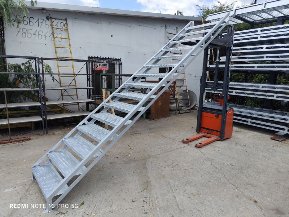 Schody metalowe wejście na 3m ocynkowane loft 15 stopni