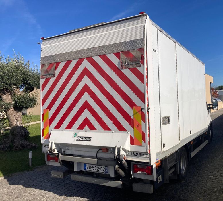 Iveco 70c14G com plataforma elevatoria