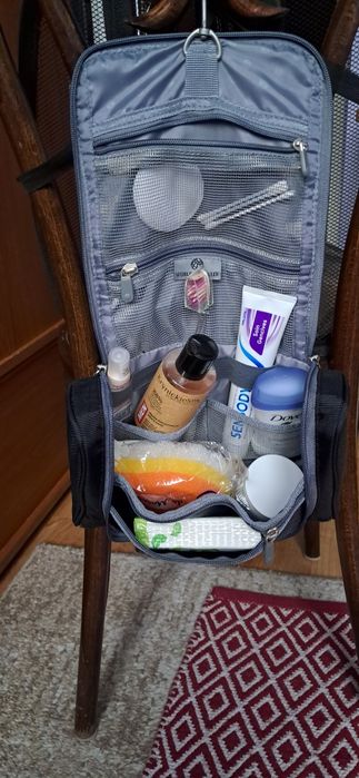 Męska kosmetyczka podróżna firmy World  Traveller.