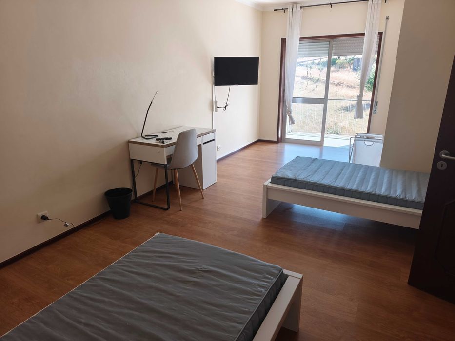 Quarto para 2 pessoas ou Casal - Ermesinde (ler)
