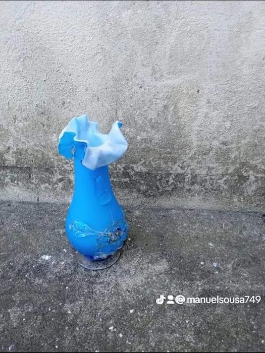 Vendo esta jarra muita bonita bom estado