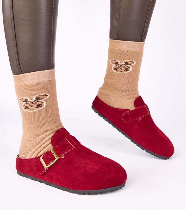 Bordowe mule z ozdobną klamrą Atoria