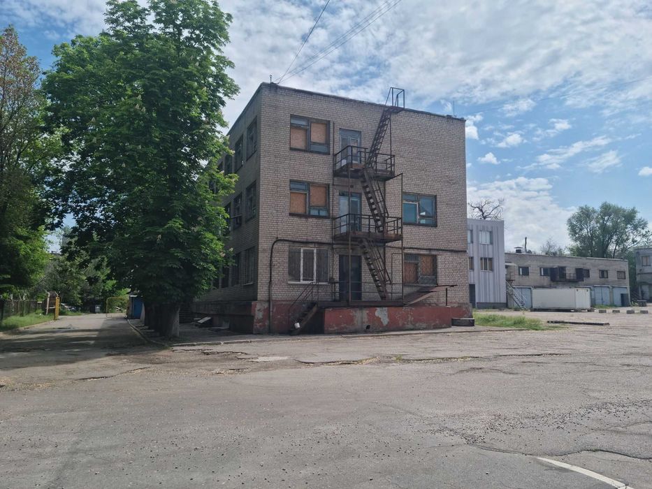 Продаж окремої офісної будівлі