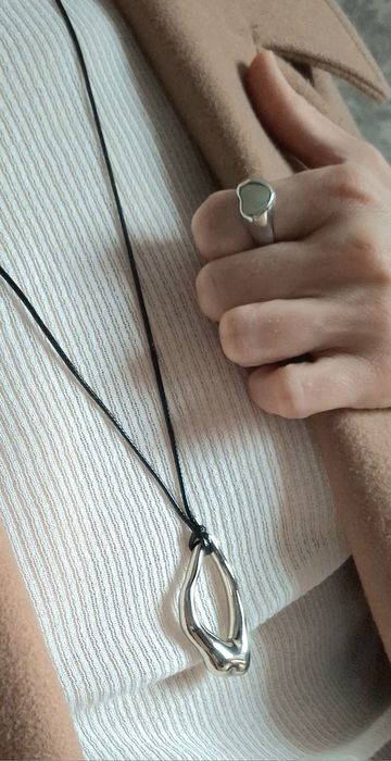 Стильні кулони. Довжина шнурочка регулюється