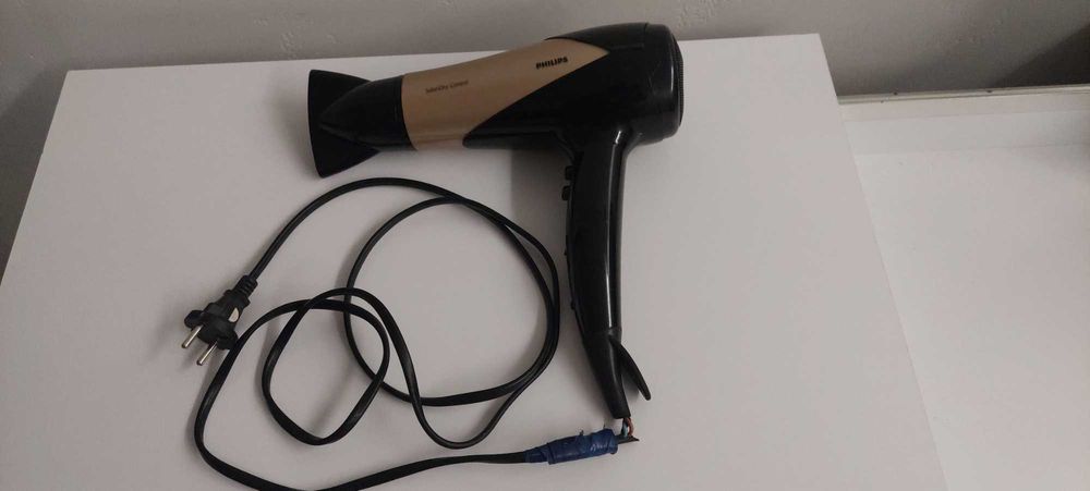 Фен Philips SalonDry Control HP8182, 2200 Вт (б/у)