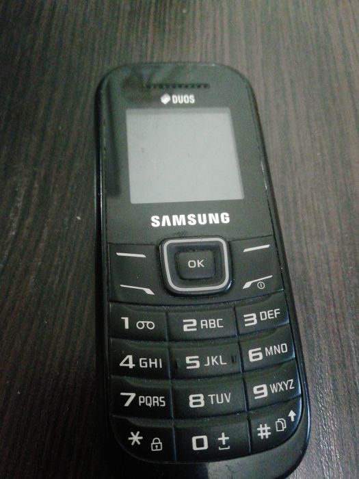 Телефон кнопочный SAMSUNG