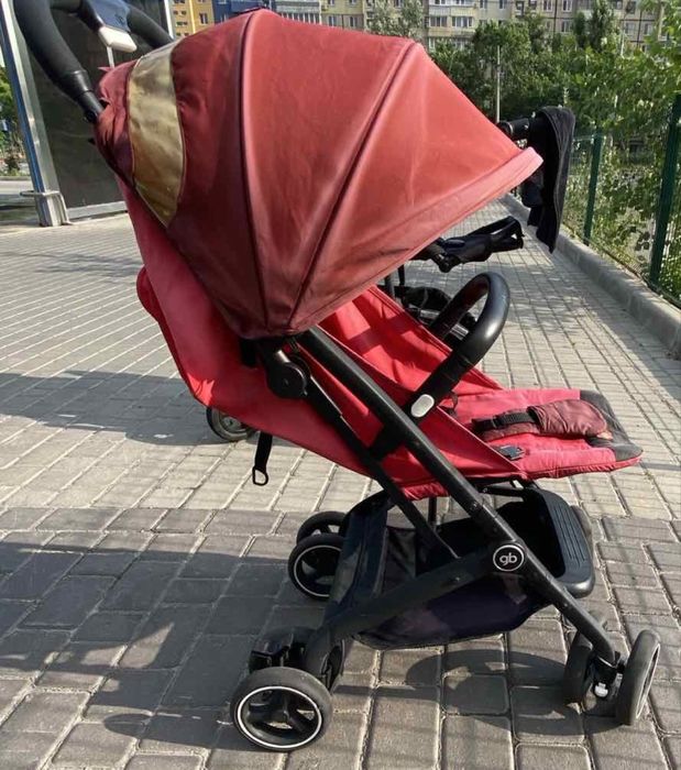 Коляска детская красная