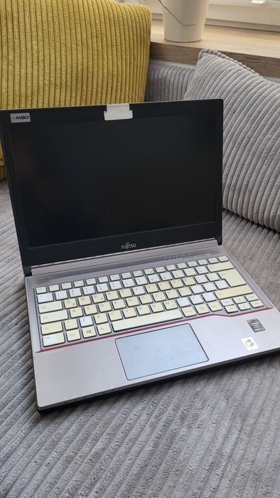 Laptop Fujitsu Lifebook i3