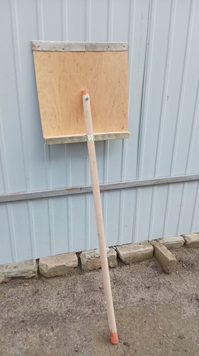 Деревянная лопата