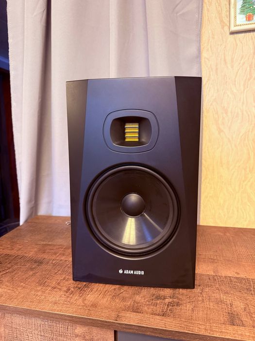 ADAM AUDIO T8V Studio Monitor