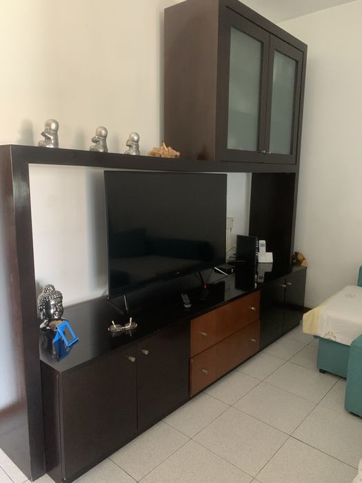 Conjunto de sala movel tv mais mesa e 4 cadeiras